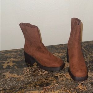 Sun + Stone Chestnut Heeled Boots New no box